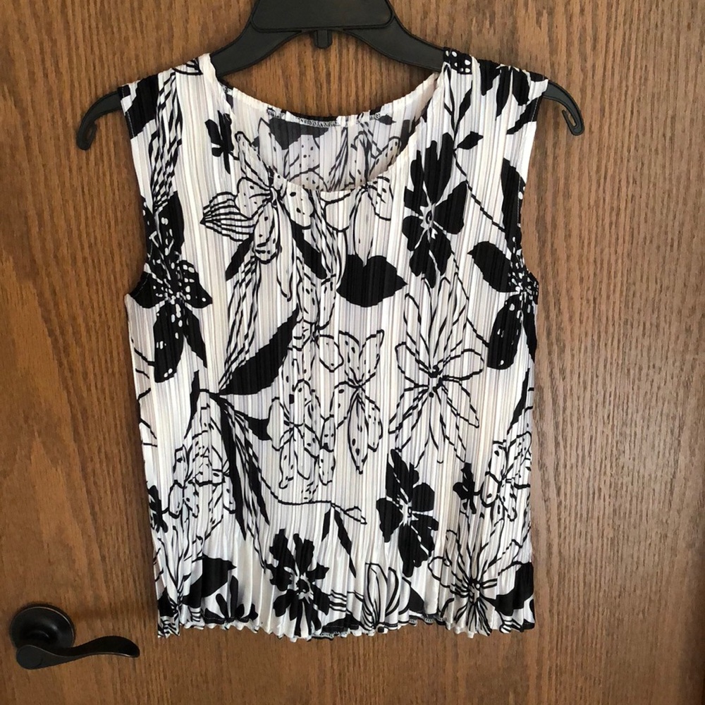 Floral Black and White Sleeveless Top